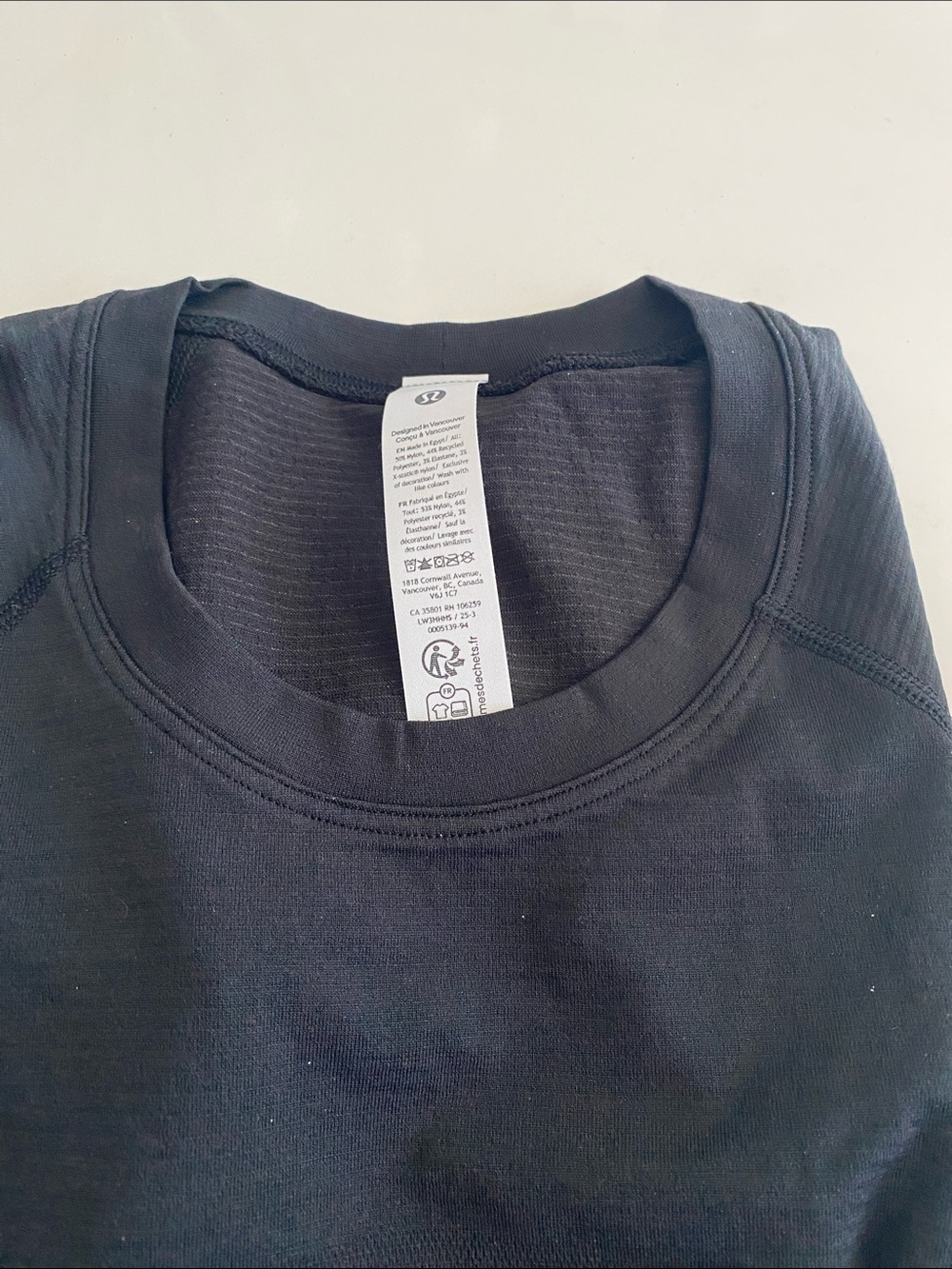 😍NWT lululemon Swiftly Tech Short-Sleeve Shirt 2.0 *Hip Length Black Size 4! - Picture 4 of 7